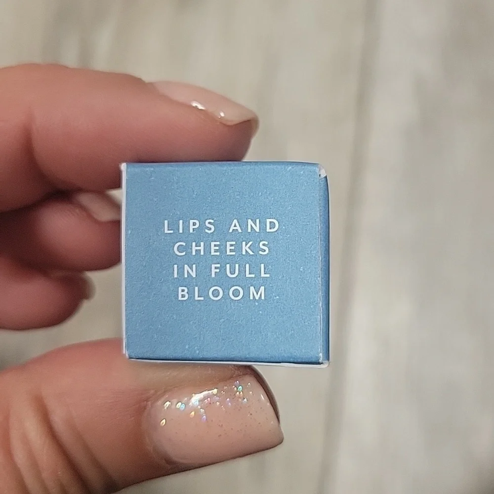 NIB Bloomeffects Tulip Tint Lip and Cheek Balm in Crispa Coral